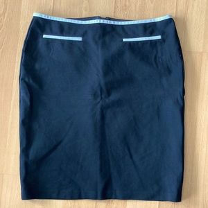 Black Contemporaine size 12 pencil skirt with white piping
